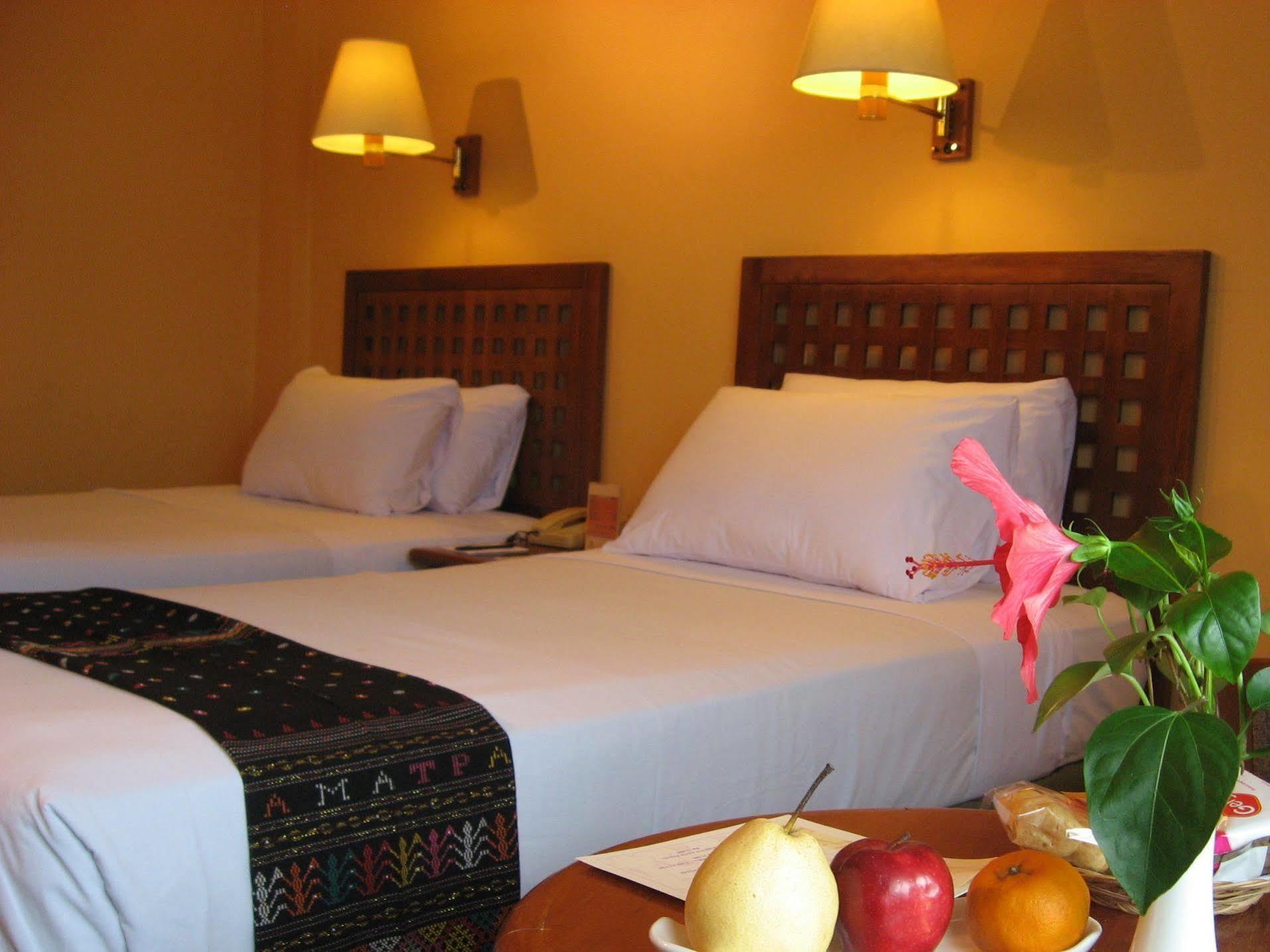Hotel Mutiara Cilacap Exterior photo